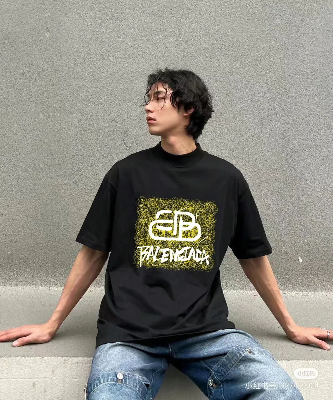P80✨🔥 BALENCIAGA Paris lettering printed short-sleeved T-shirt. Custom-woven and dyed 300 grams of combed cotton heavyweight fabric. Zero color difference in threads. Perfect details. Different from the current currency version. Welcome to compare. Same Style for men and women. Must-sell in the picture above. Color: White Black Size: 1 2 3 4
